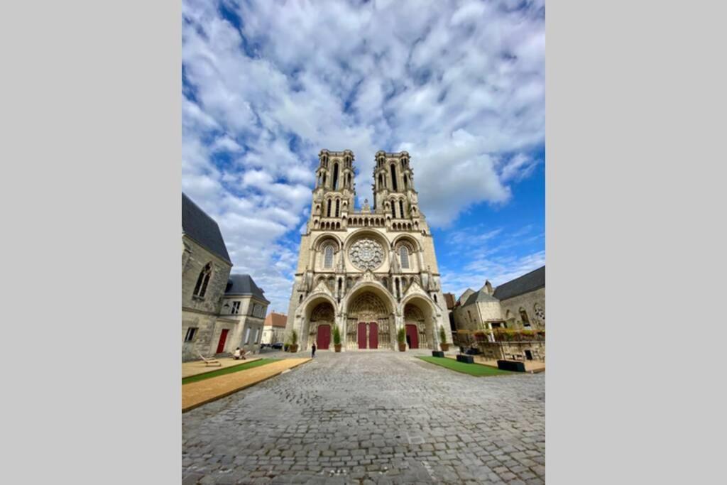 Appartement Jolie Vue Laon Exteriör bild